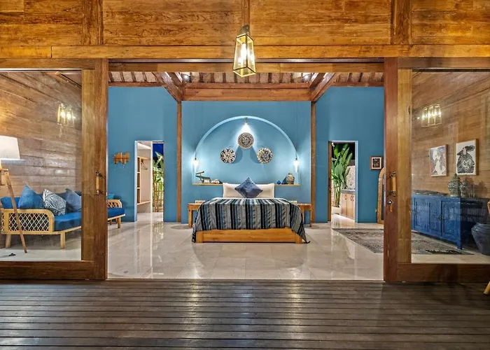 Warna Villas- Blue Balinese Stylish Loft Pool & Kitchen Villa