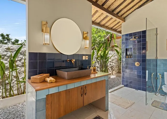 Villa Warna Villas- Blue Balinese Stylish Loft Pool & Kitchen *