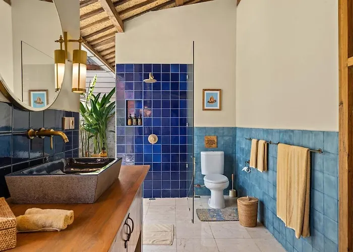 Villa Warna Villas- Blue Balinese Stylish Loft Pool & Kitchen *