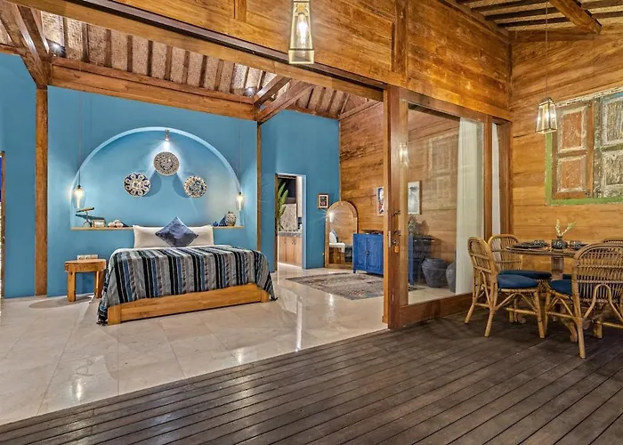 Warna Villas- Blue Balinese Stylish Loft Pool & Kitchen *