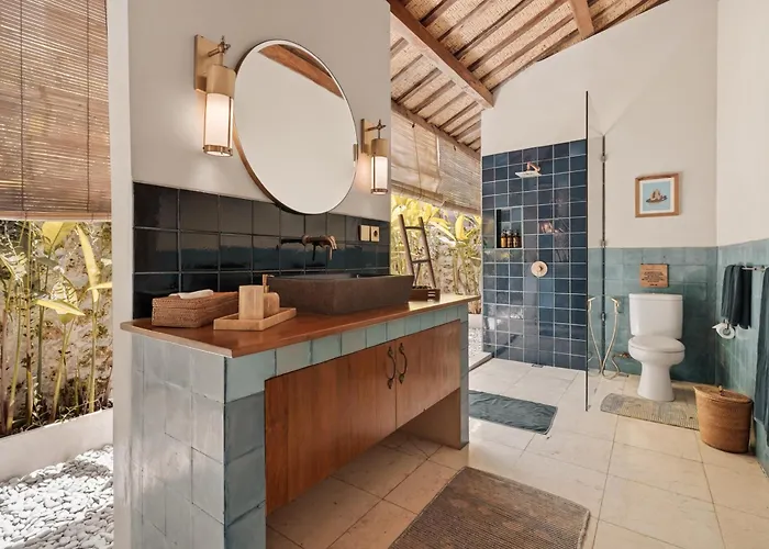 Villa Warna Villas- Blue Balinese Stylish Loft Pool & Kitchen *