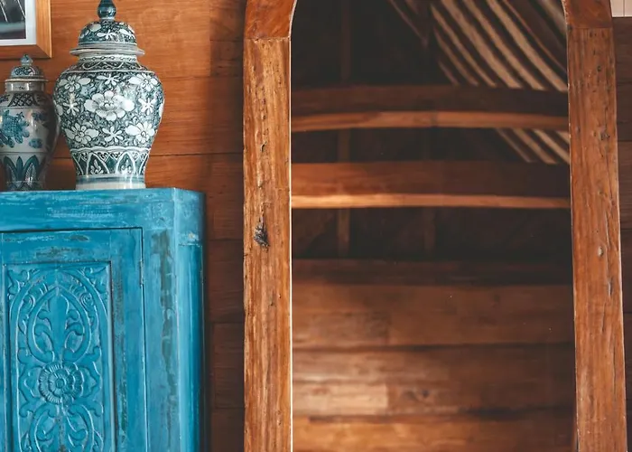 Warna Villas- Blue Balinese Stylish Loft Pool & Kitchen Villa Uluwatu