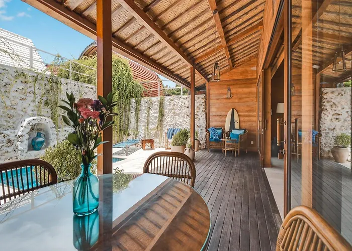 Villa Warna Villas- Blue Balinese Stylish Loft Pool & Kitchen *
