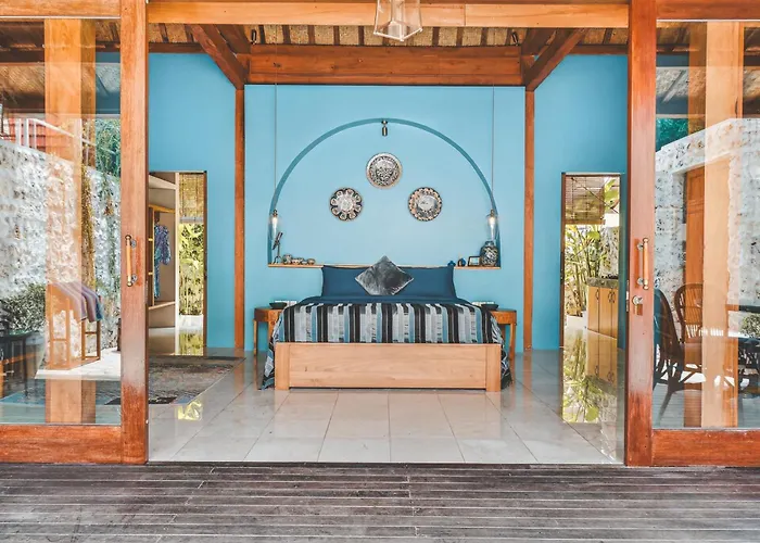 Villa Warna Villas- Blue Balinese Stylish Loft Pool & Kitchen *